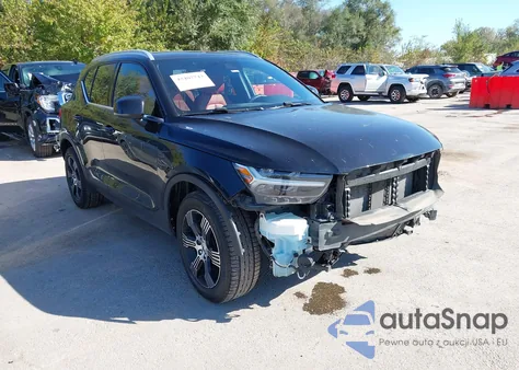 2021 Volvo Xc40 T4 Inscription z USA, uszkodzony, nr VIN YV4AC2HL6M2571733